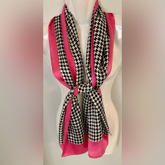 🆕 TANNER Luxury 100% Silk Scarf 60" x 21" Black White Houndstooth Pink EUC - Picture 4 of 5